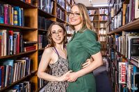 Jackie Hoff, Ophelia Kaan - Milf VR