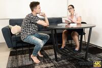 Montse Swinger - Tutor 4K