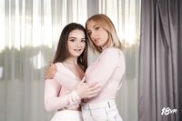 Purr Simona, Sofie Otis - 18 VR