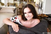 Lola Sinn - She Loves Black