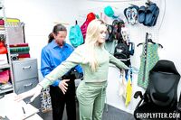 Chloe Rose - Shoplyfter