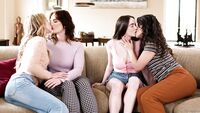 Aiden Ashley, Victoria Voxxx, Hazel Moore, Siri Dahl - Mommy's Girl