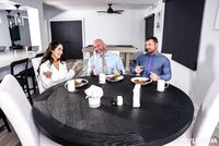 Alexa Payne - Mom Drips