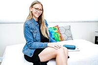 Jasmine Daze , Alyssia Vera - Perv Mom