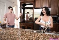 Kiki Klout - Mom Wants Creampie
