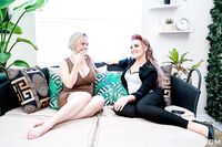 Dee Williams , Miss Whitney Morgan - Secrets