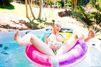 Scarlet Chase - INSANE SQUIRTS, DP & BLOWJOB