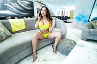 Chloe Amour - Milfty