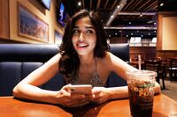 Reina Rae - Girls and Pizza (Zishy)