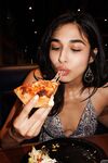 Reina Rae - Girls and Pizza (Zishy)