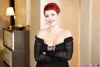 Lisa Pinelli - Love Her Boobs