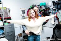 Molly Manning - Shoplyfter Mylf