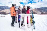 Margo von Teese , Alice Flore , Hot Pearl, Polly Yangs - Club SweetHearts