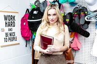 Lindsey Lakes - Shoplyfter Mylf
