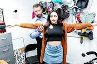 Vanessa Moon - Shoplyfter