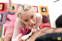 Novella Night - Hunt 4K