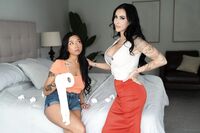 Erin Everheart, Danae Mari, Gia Dibella - Mommy's Girl