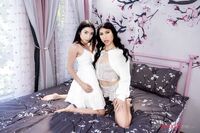 Amber Summer , Penelope Woods - She Seduced Me