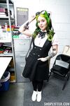 Aveena Axel - Shoplyfter