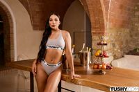 Liz Jordan, Milancheek - Tushy