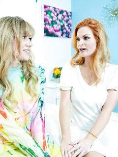 River Lynn , Sedona Reign - Perv Nana