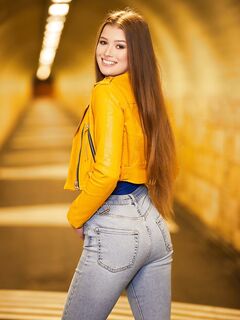 Olivia Sparkle - Tushy Raw