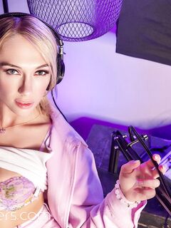 Sky Pierce, Isabelle Reese - VR Bangers