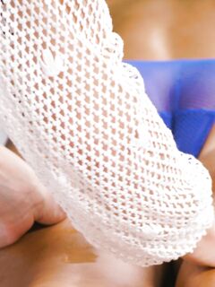 Kinuski Kakku , Emelie Crystal - Massage Sins