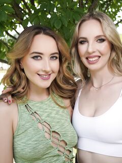 Anna Joy, Carolina Savage - 18 VR