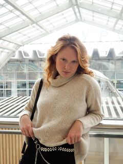 Arina Bik - Sucker For Red (Zishy)