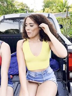 Gia OhMy, Willow Ryder - Teens Love Huge Cocks