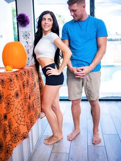 Lily Larimar, Theodora Day - My Family Pies