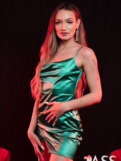 Mia Molotov - Fuck Pass VR