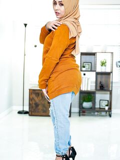 Lilly Hall - Hijab Mylfs