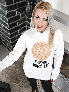 Cherry Kiss - Fuck Pass VR