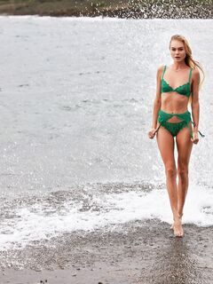 Nancy Ace, Eva Elfie - Slayed