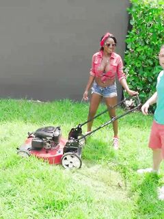 Naomi Foxxx - Milf Hunter