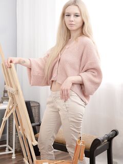 Pretty Di - She is Nerdy