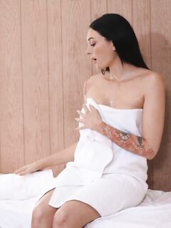 Bella Rolland, Charlotte Sins, CJ Miles - Brazzers Exxtra