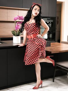 Sandy Love - Mom's Boy Toy