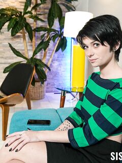 Kitty Lynn - Sis Loves Me