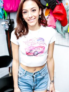 Dani Blu - Shoplyfter