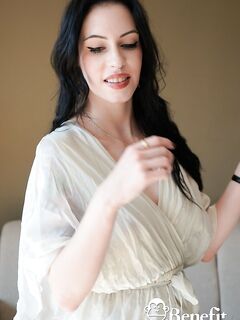 Anna De Ville - Benefit Monkey