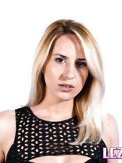 Amy Douxxx, Lady Lyne - Benefit Monkey