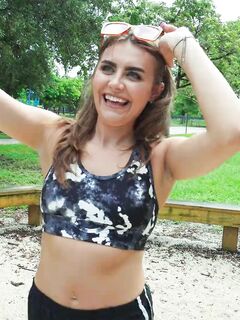 Selina Bentz - Mofos