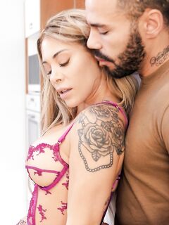 Laura Fox - Up Close