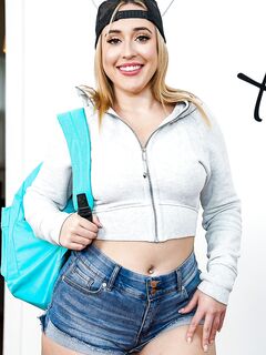 Carmela Clutch , Brookie Blair - FreeUse Milf