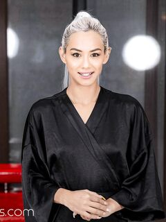 Veronica Leal - VR Bangers