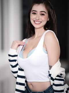 Laney Grey, Chloe Surreal, Mellanie Monroe - Mommy's Girl