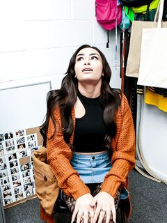 Vanessa Moon - Shoplyfter